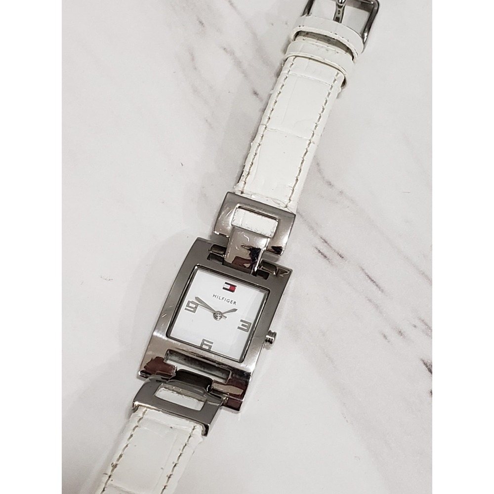 DAMAGED STRAP Tommy Hilfiger Womens Quartz  30 MT WR Leather strap watch F80157